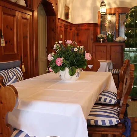 Seeschloessl Velden Hotel