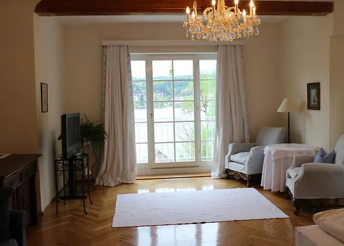 Hotel Seeschloessl Velden 4*