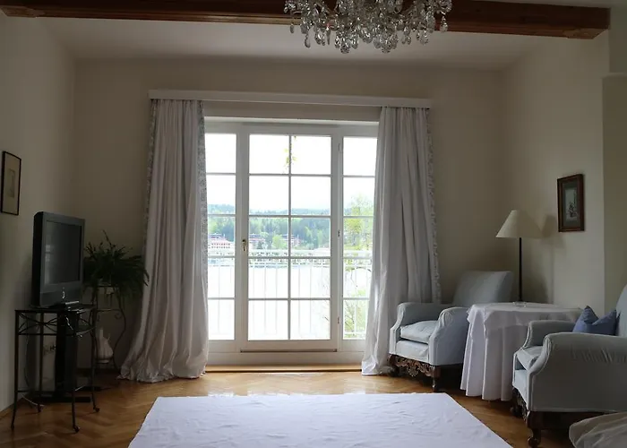 Hotel Seeschloessl Velden 4*